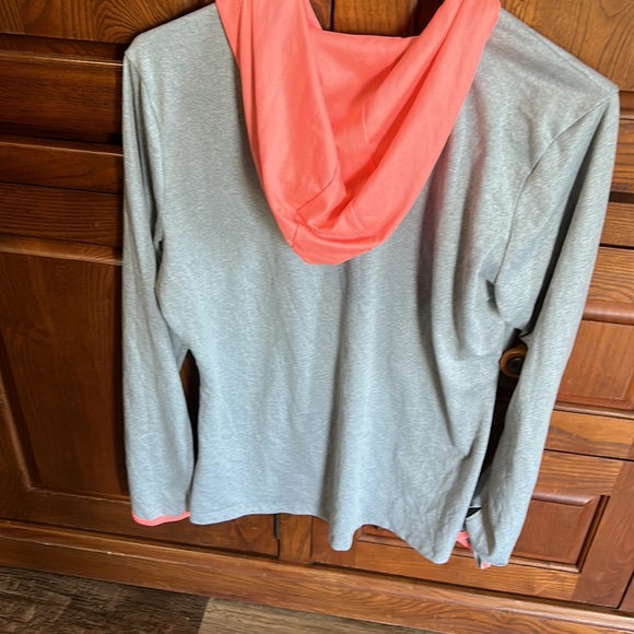 North face thin long sleeve with hood - Picture 4 of 4